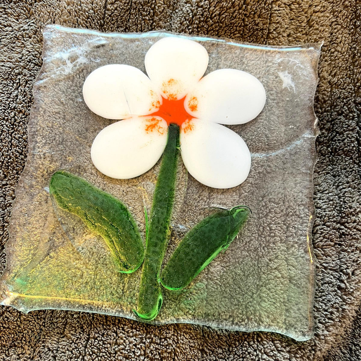 White Daisy Fused Glass Panel, Handmade Floral Glass Art, Small Flower Suncatcher Decor
